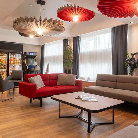 Отель Ibis Lyon Est Брон Экстерьер фото
