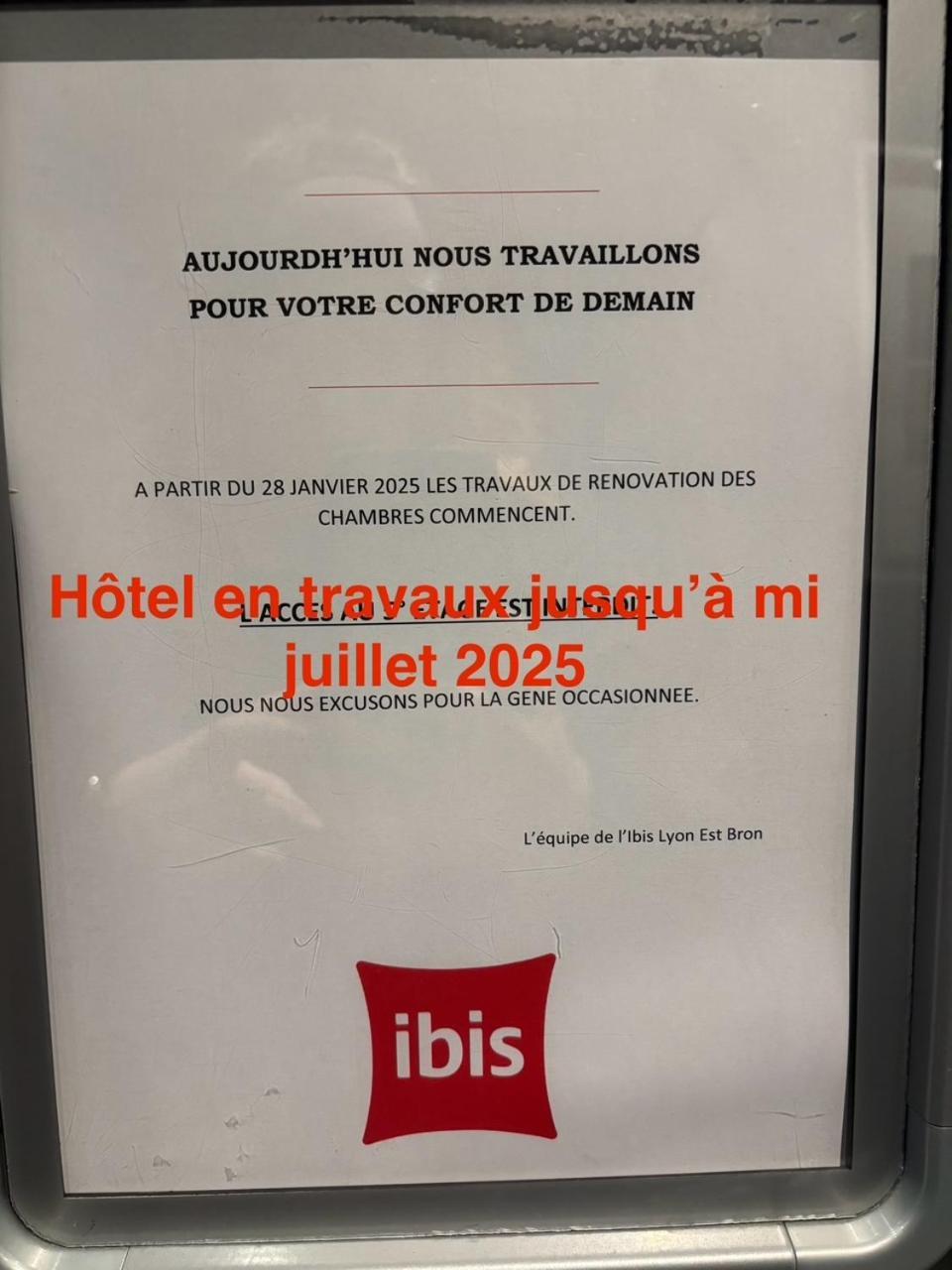Отель Ibis Lyon Est Брон Экстерьер фото
