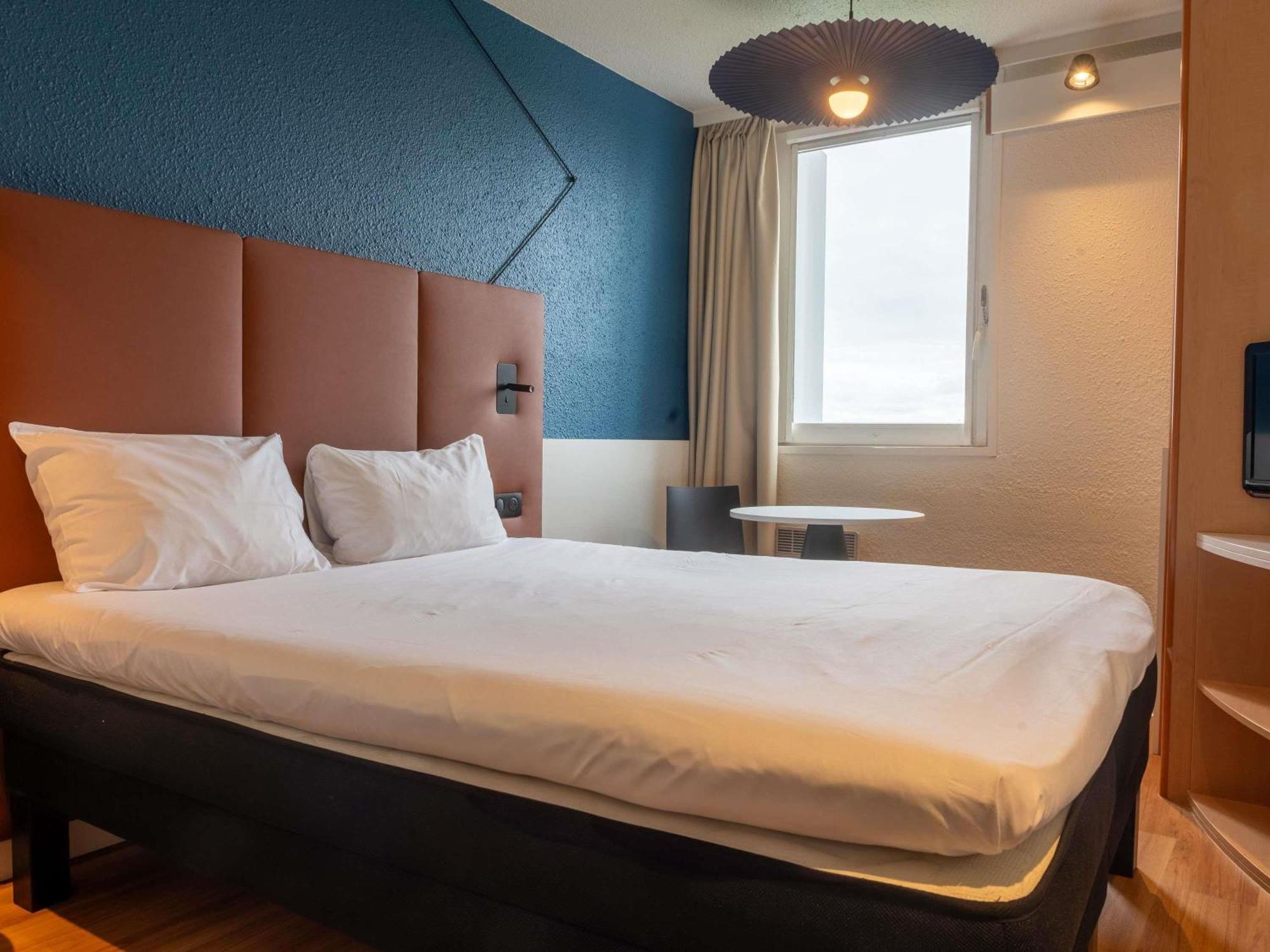 Отель Ibis Lyon Est Брон Экстерьер фото