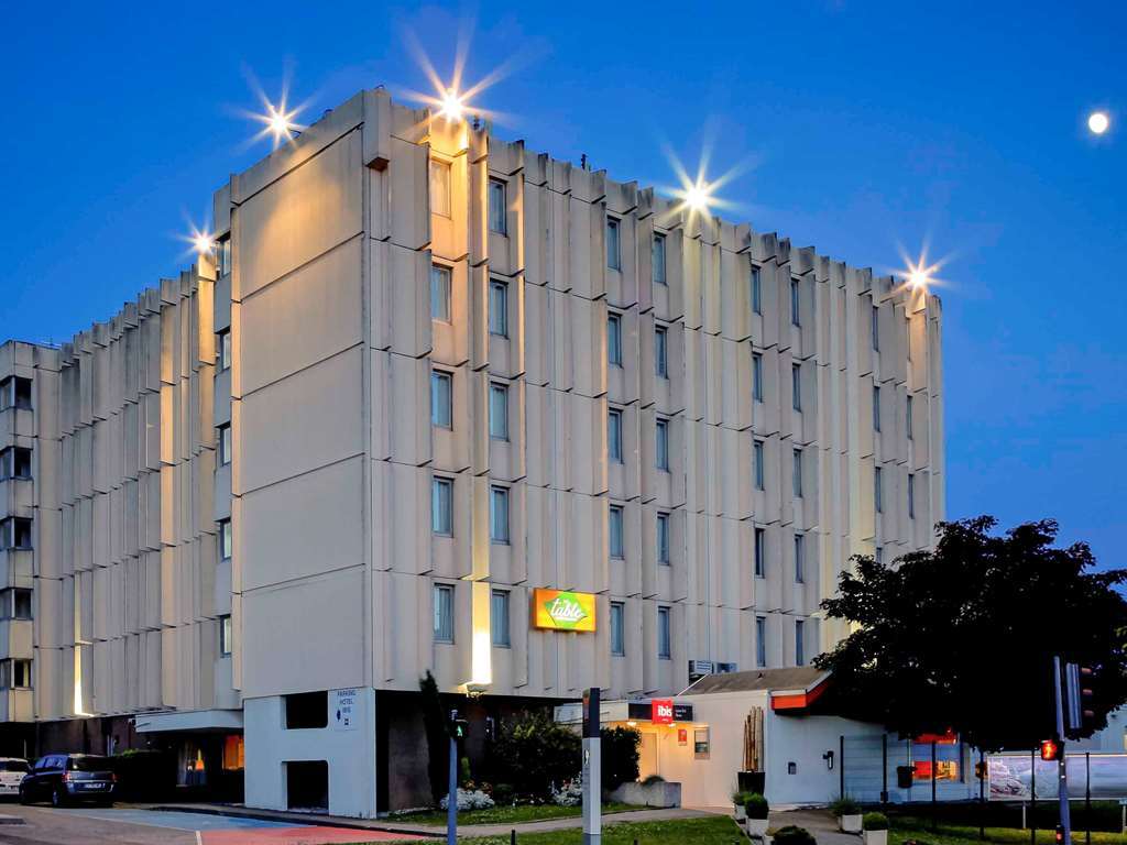 Отель Ibis Lyon Est Брон Экстерьер фото