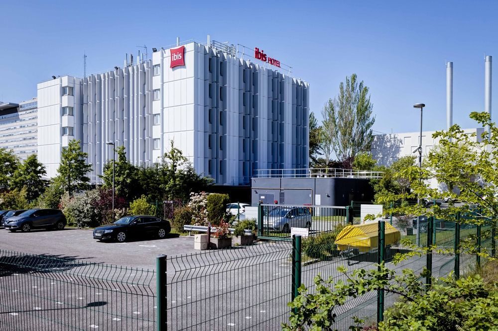 Отель Ibis Lyon Est Брон Экстерьер фото