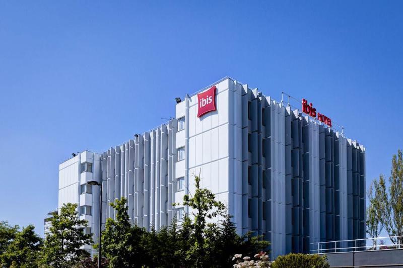 Отель Ibis Lyon Est Брон Экстерьер фото